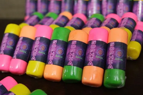 Lembrancinha Festa Neon Sabonete Mágico Massinha Banho - artesanato feito à mão por Juliana Biz - casa e bem estar