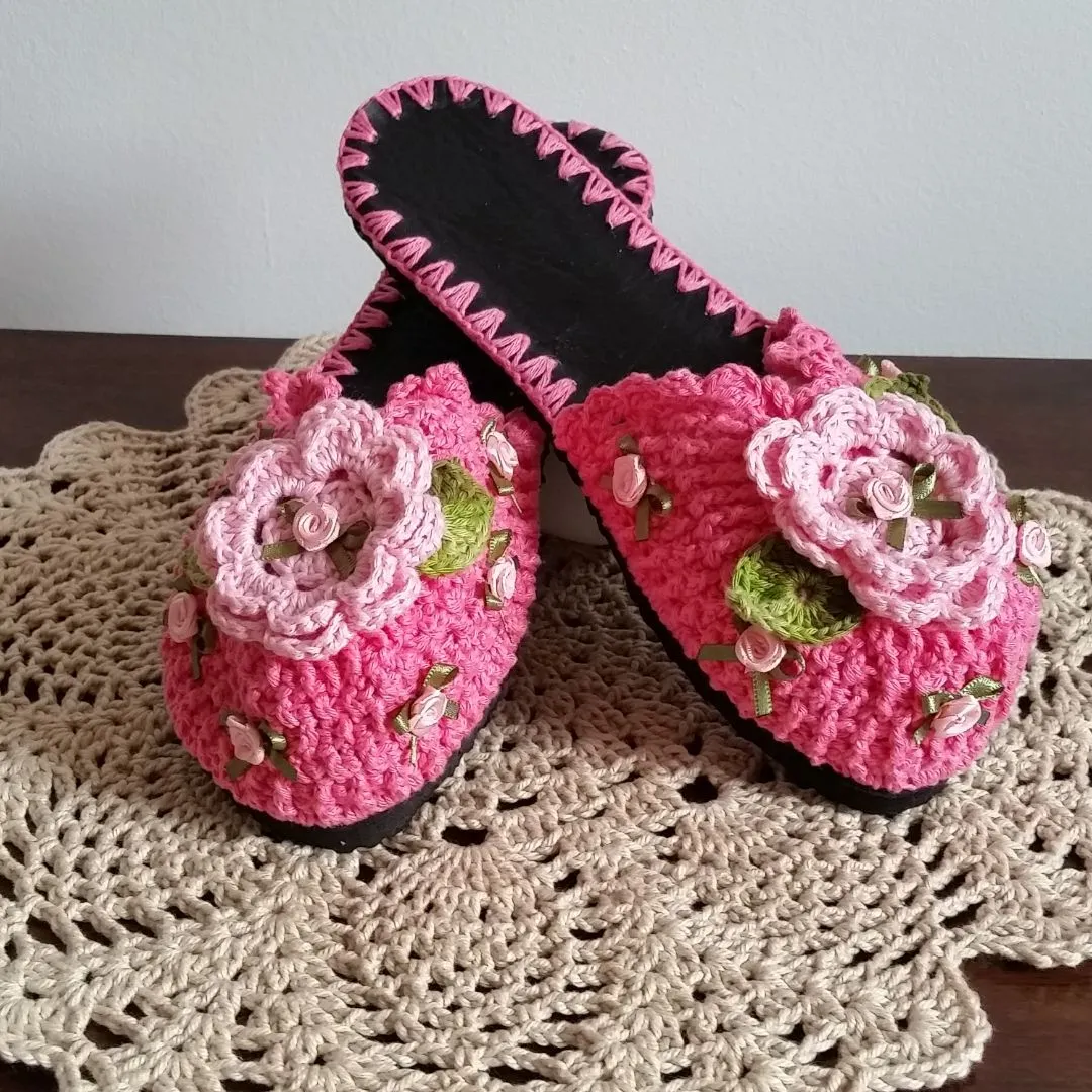 Chinelo de Quarto em Crochê - Flor Ipê - Número 34 - 35 - foto 3