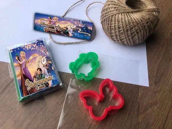 Massinha Modelar Enrolados Personalizada - feito à mão por Mi Papelaria Criativa
