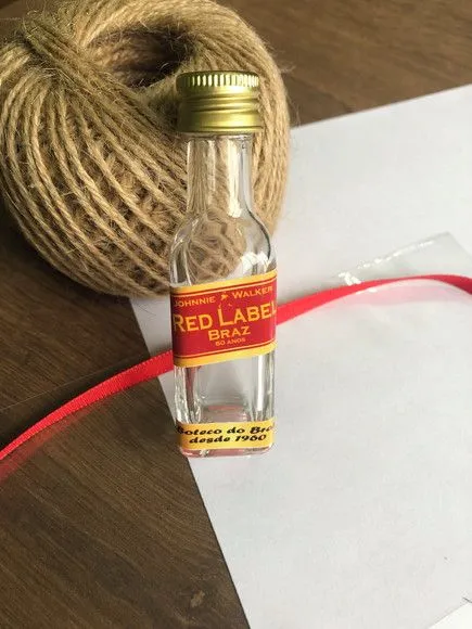 Garrafinha Red Label Personalizada - artesanato feito à mão por creativitybynina