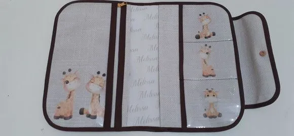 PORTA DOCUMENTOS INFANTIL - GIRAFINHA - foto 2