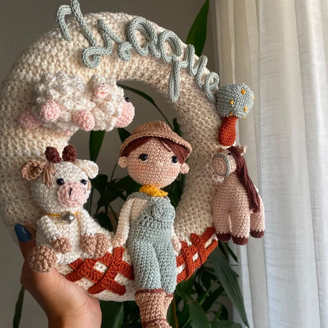 Porta Maternidade Fazendinha Personalizado com Amigurumis em Crochê - foto 3