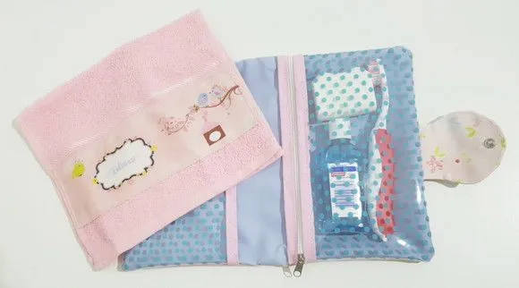 Necessaire para kit higiene com toalha - artesanato feito à mão por Innovare Studio