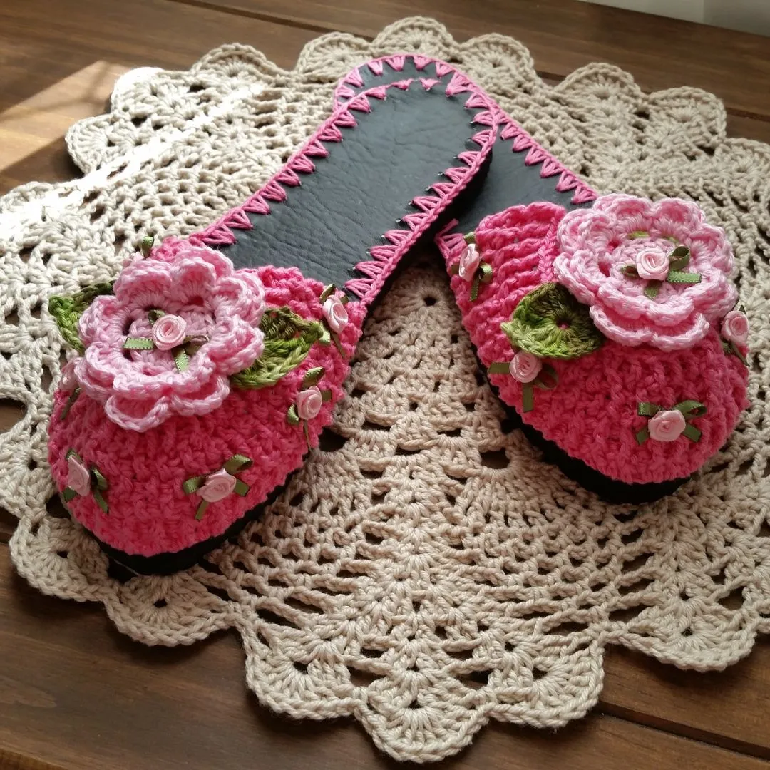 Chinelo de Quarto em Crochê - Flor Ipê - Número 34 - 35 - foto 2
