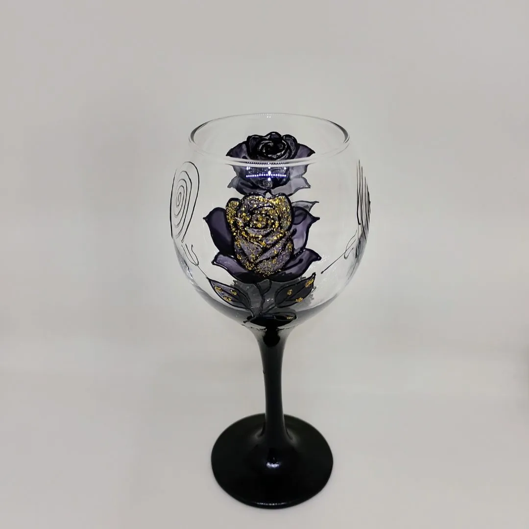 Taça Pombagira de vidro Rosa Negra - artesanato feito à mão por Cátia Odarah Artesanatos