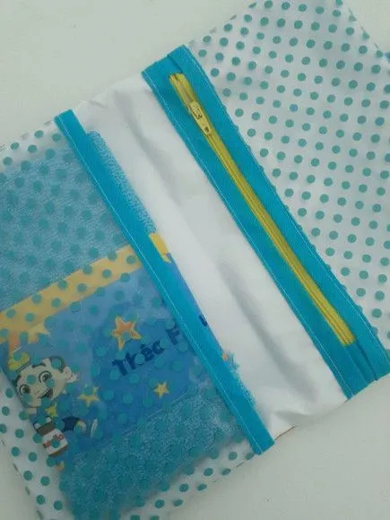 Necessaire para kit higiene com toalha - artesanato feito à mão por Innovare Studio