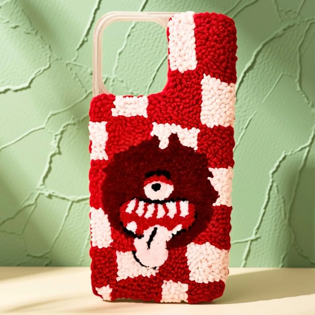 Capa de Celular Personalizada em Punch Needle | Feita à Mão - foto 2