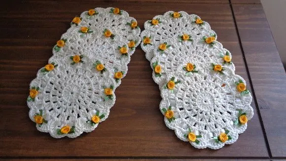 Porta Copos Crochê Cru com Rococó Amarelo 14 cm (06 Unid. )