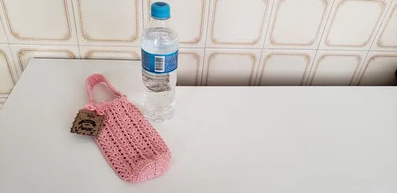 Capa para Garrafinha de Água Mineral 500 ml Crochê Pêssego - foto 2