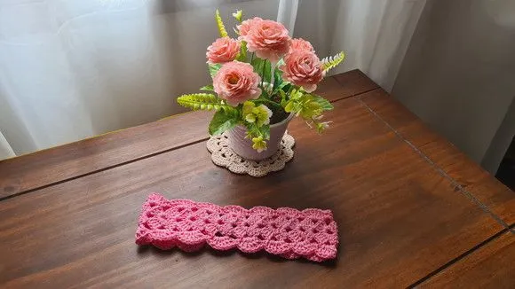 Faixa para Cabelo em Crochê Rosa - artesanato de Mari Crochê feito com carinho!