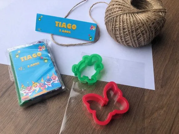 Massinha Modelar Baby Shark Personalizada - feito à mão por Mi Papelaria Criativa