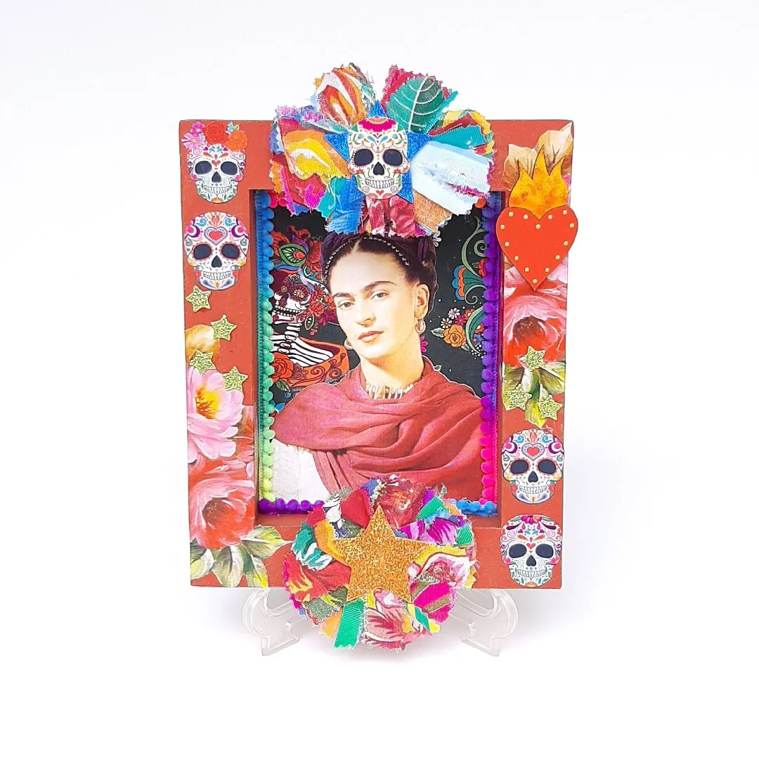 Relicário Frida - artesanato de Estudio Bananeira