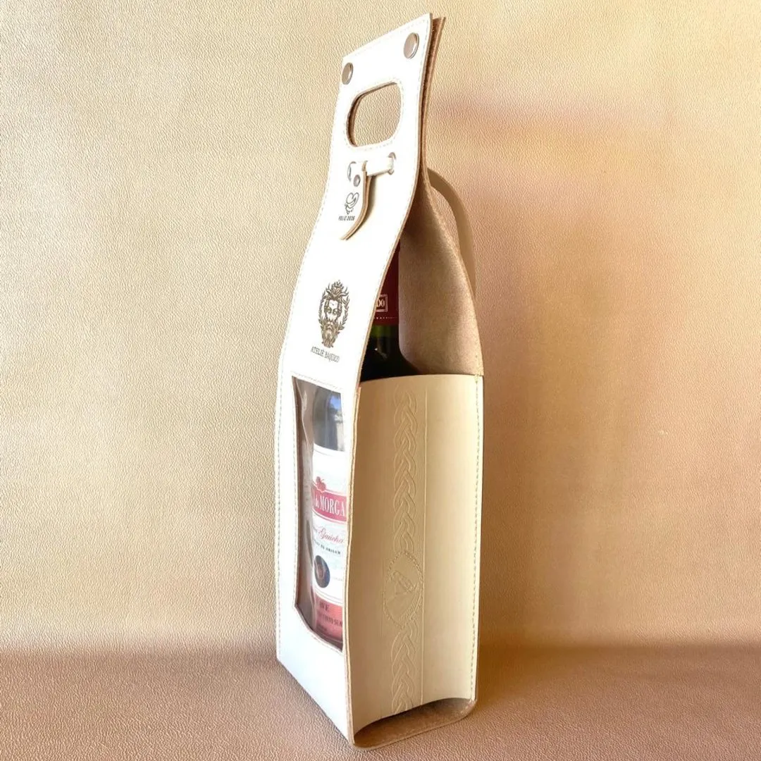 Porta-Vinho Artesanal em Couro Montana Personalizado com Nome ou Logo - foto 5