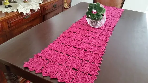 Caminho de Mesa em Crochê - Flash - artesanato de Mari Crochê feito com carinho!