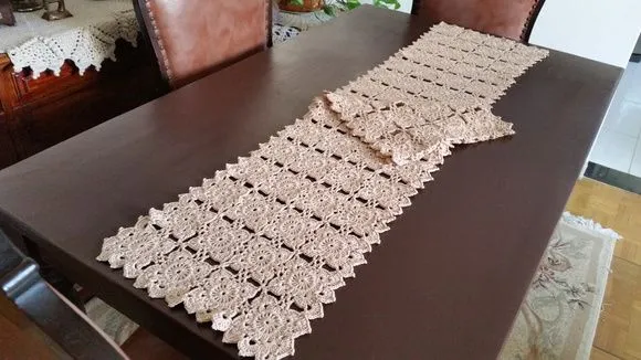 Caminho de Mesa em Crochê Bege (1,60 cm x 30 Cm) - foto 2