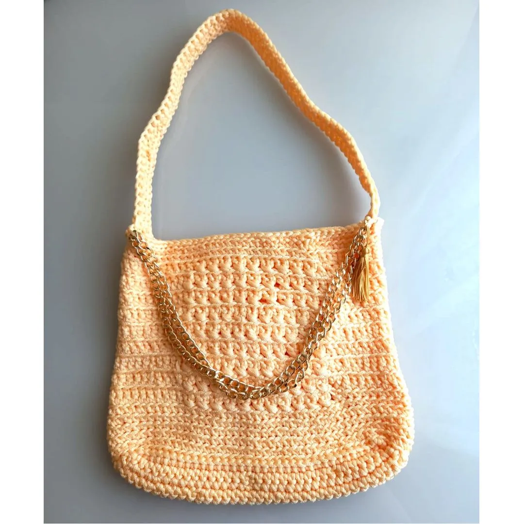 Bolsa de Crochê Amarelo Claro com Corrente Dourada e Franja – Fio Náutico, Feita à Mão - artesanato de Entre Nós ST