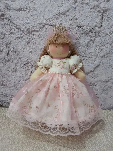 boneca princesa - artesanato feito à mão por Ateliê cantinho do bebê