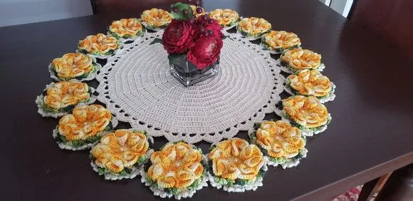 Centro de Mesa em Crochê Flores Amarelo Mesclado - foto 3