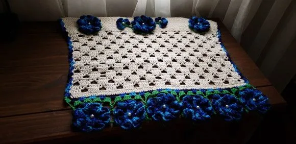 Puxador Forno em Crochê Flores Azul Royal Mesclado