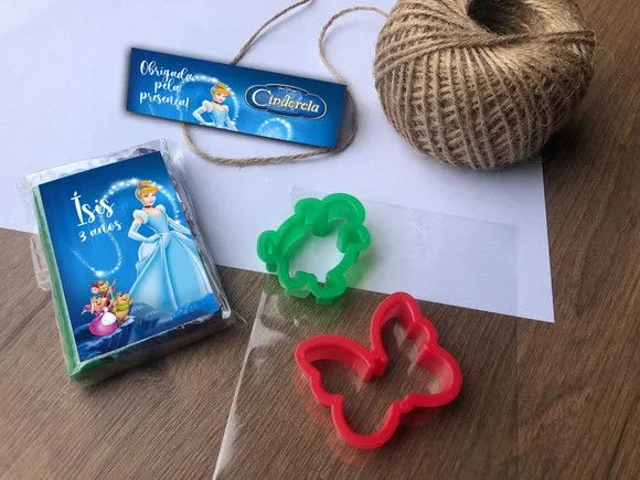 Massinha Modelar Cinderela Personalizada - feito à mão por Mi Papelaria Criativa