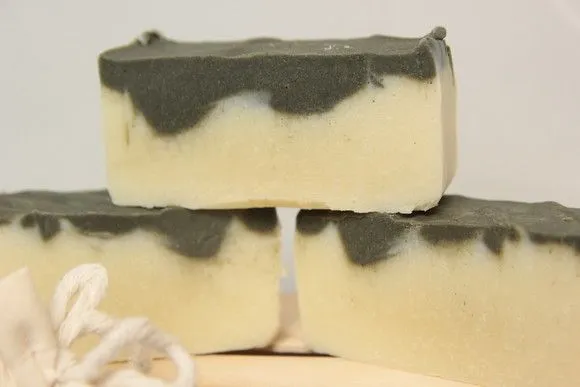 Shampoo sólido argila verde - artesanato feito à mão por Juliana Biz - casa e bem estar