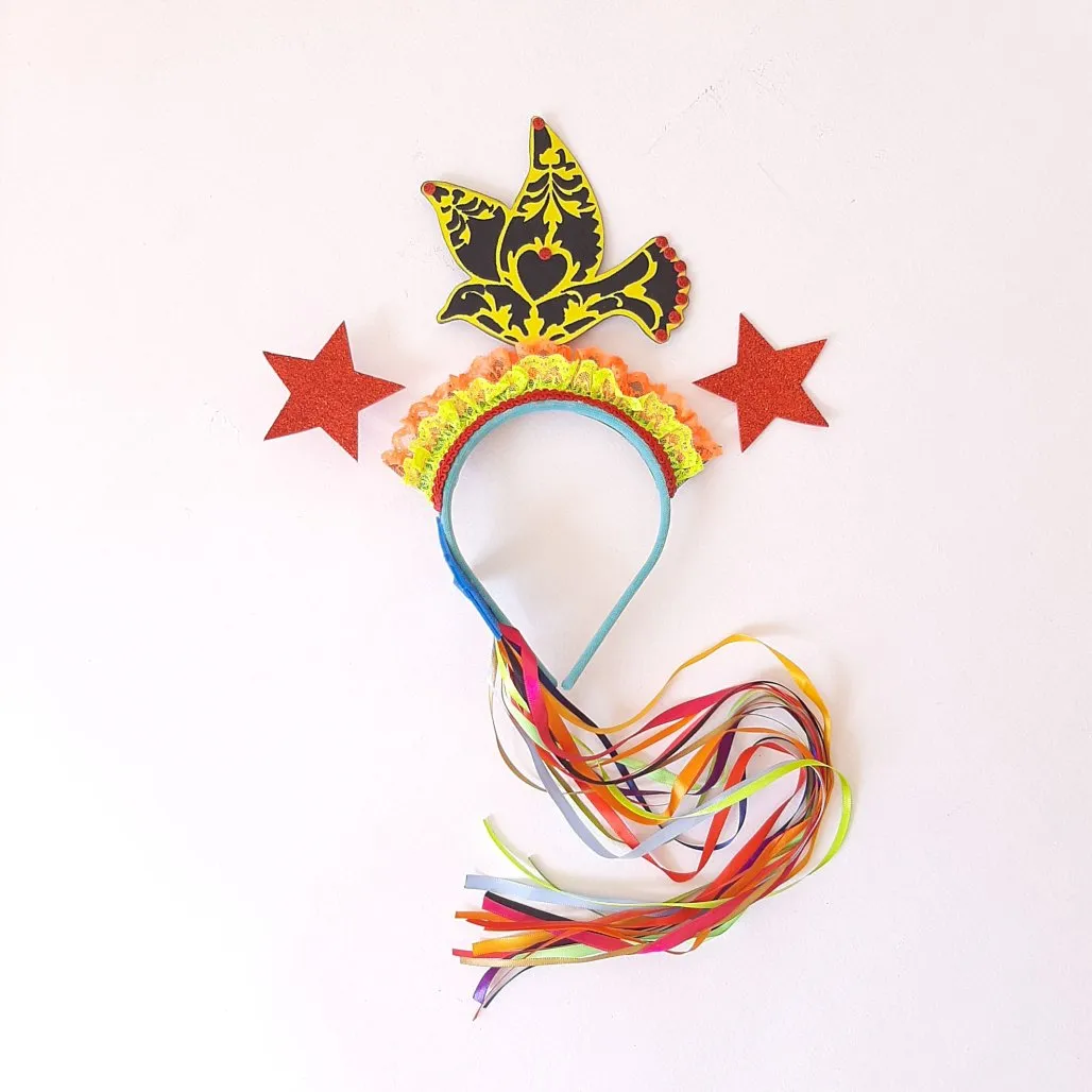 Tiara Pássaro Amarelo - artesanato de Estudio Bananeira