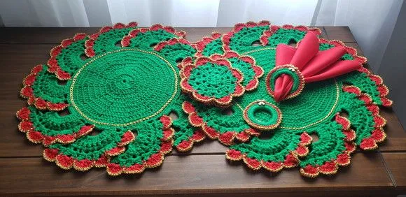 Kit Sousplat em Crochê Verde Vermelho Fio Dourado 02 Pessoas - foto 5