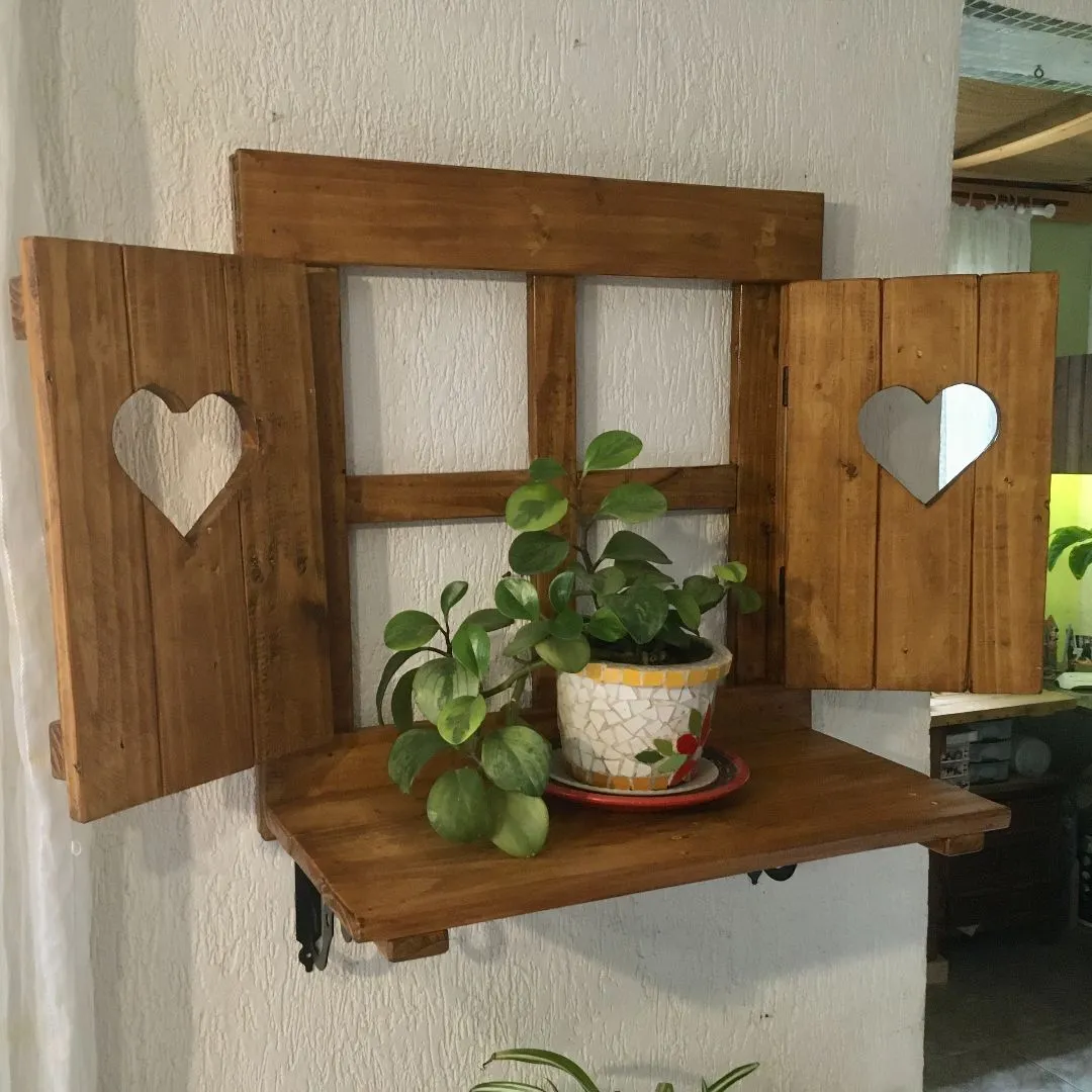 🪟 Janela Decorativa Rústica com Prateleira e Corações - foto 3