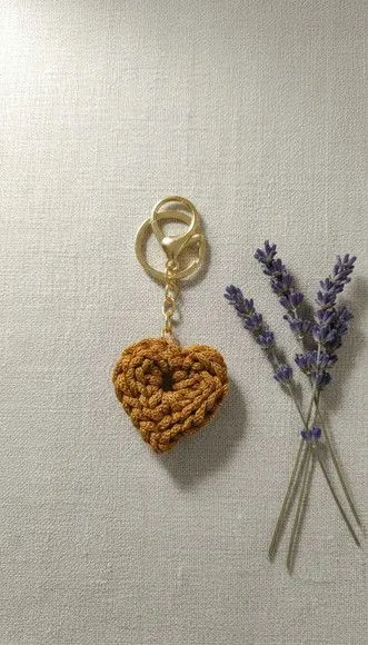 Chaveiro Coração em Croché - artesanato feito à mão por Innovare Studio