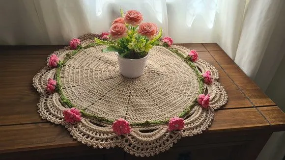 Centro de Mesa em Crochê Botões de Rosa - foto 2