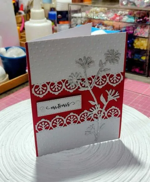 Convite de Casamento - Celebração em Vermelho e Prata"