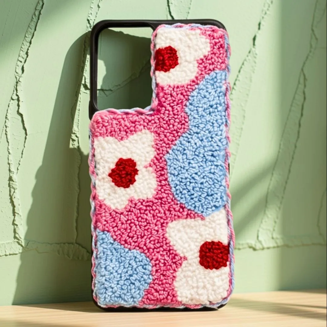 Capa de Celular Personalizada em Punch Needle | Feita à Mão - foto 5