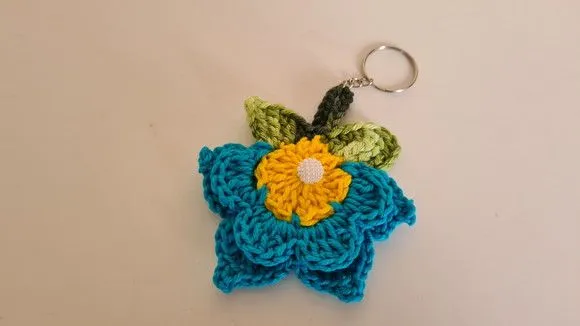 Chaveiro Florzinha em Crochê Turquesa (lembrancinha) - foto 4