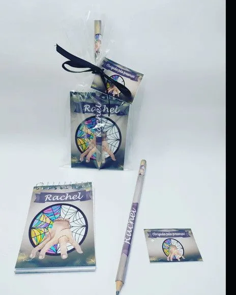 Bloquinho com Lápis Mãozinha da Wandinha Personalizado - artesanato feito à mão por creativitybynina
