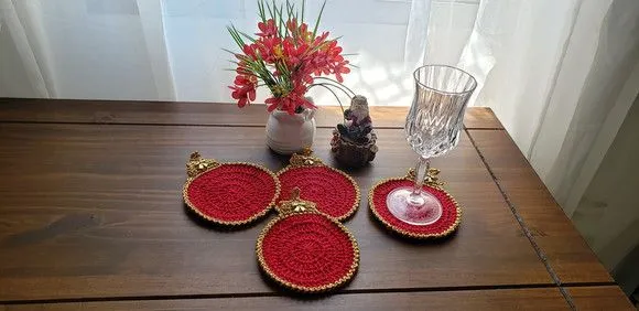 Descanso de Taças em Crochê Bolas de Natal Vermelho - foto 2