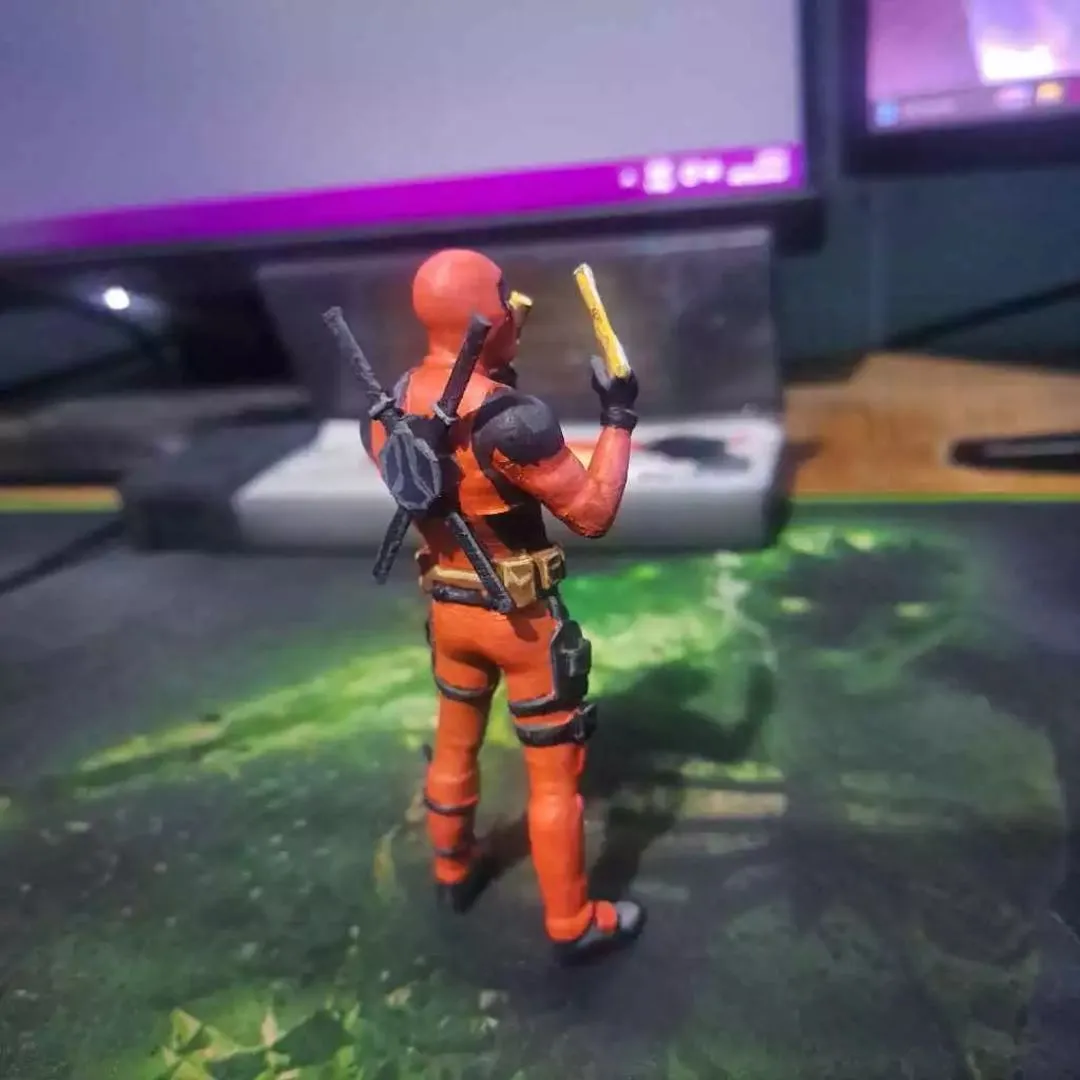 Action Figure Deadpool Armas Douradas 10cm - Boneco Colecionável Marvel Impressão 3D Pintado à Mão Setup Gamer PC - foto 7