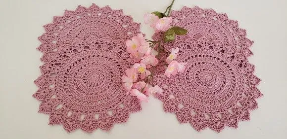 Jogo de 04 Toalhinhas em Crochê Rosa Velho (20 Cm) - foto 3