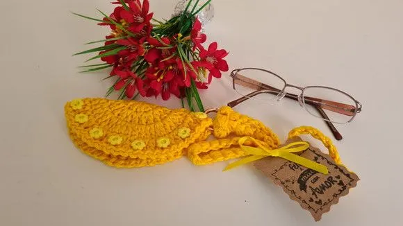 Porta Óculos em Crochê Amarelo - artesanato de Mari Crochê feito com carinho!