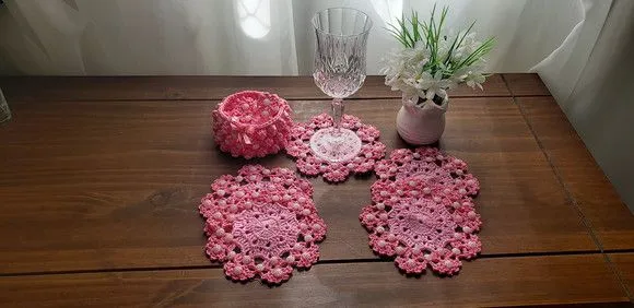 Cestinha + Cobre Taça e Descanso Taça em Crochê Rosa - foto 2