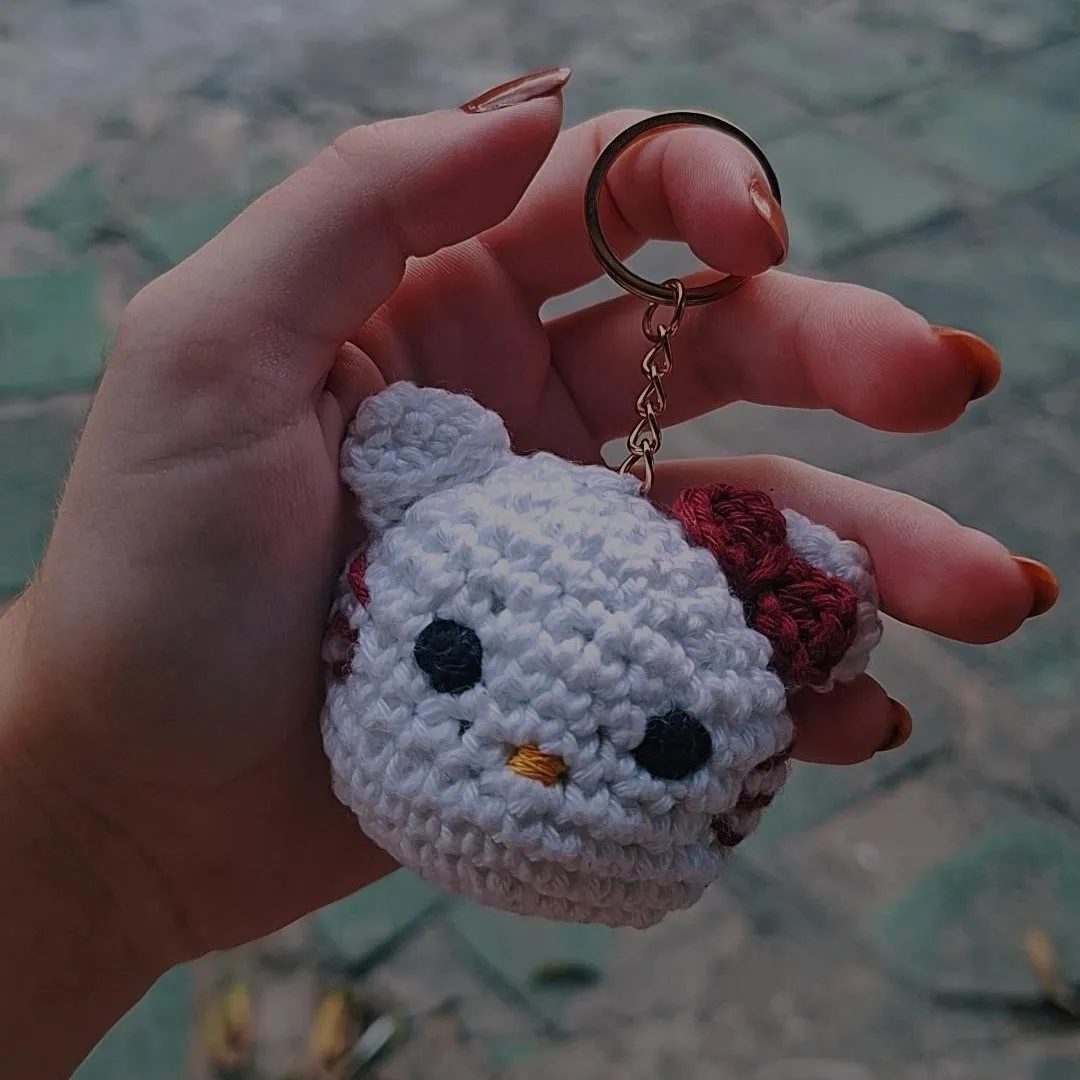 Chaveiro Hello Kitty em Crochê 🩷 - foto 3
