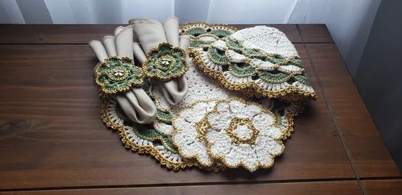 Kit Sousplat em Crochê Luxo Turco 02 Pessoas - artesanato de Mari Crochê feito com carinho!