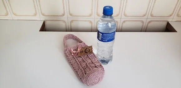 Capa para Garrafinha de Água Mineral em Crochê Rosa Cristal - foto 2