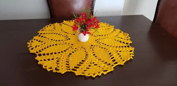 Centro de Mesa Crochê Amarelo 60 cm
