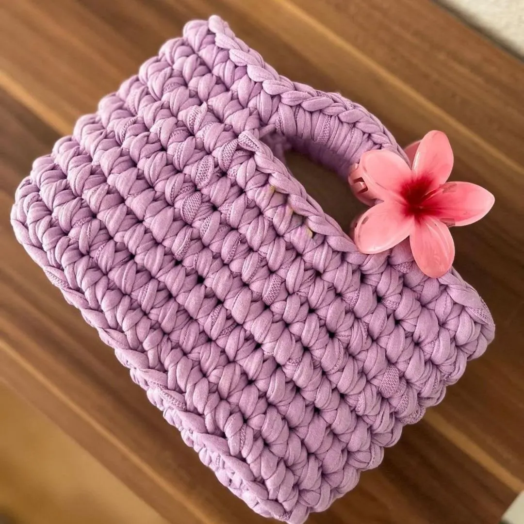 Bolsa de Crochê Lilás Encanto - artesanato feito à mão por Amora Bag