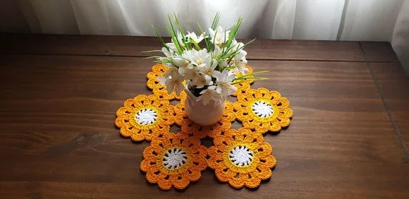 Toalhinha de Crochê Flor Japonesa Laranja (30 cm x 30 Cm)