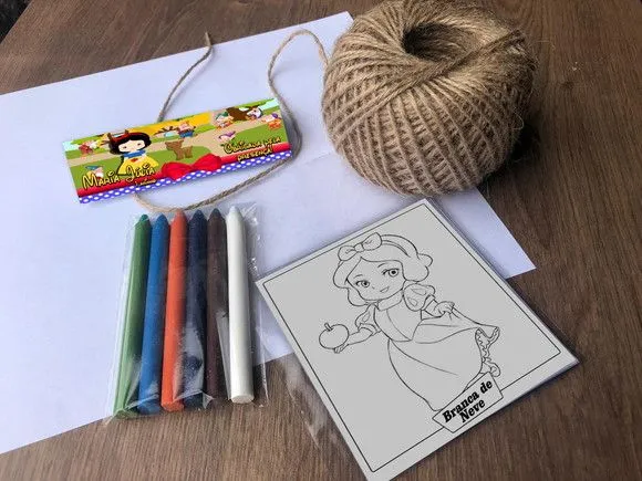 Kit Giz de cera Mulher Maravilha Personalizado - feito à mão por Mi Papelaria Criativa