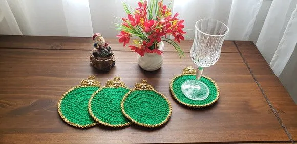 Descanso de Taças em Crochê Bolas de Natal Verde - foto 4