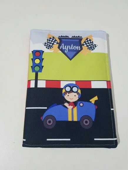 Capa para caderneta de vacinação - artesanato feito à mão por Innovare Studio