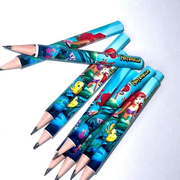 Mini Lápis Ariel Personalizado - feito à mão por Mi Papelaria Criativa