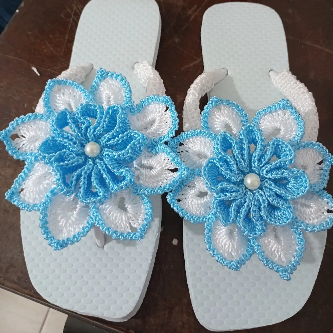chinelo decorado em crochê - artesanato feito à mão por lujenni artes